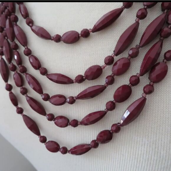 NEW TALBOTS BURGUNDY ACRYLIC NECKLACE 18-21" - Picture 2 of 2